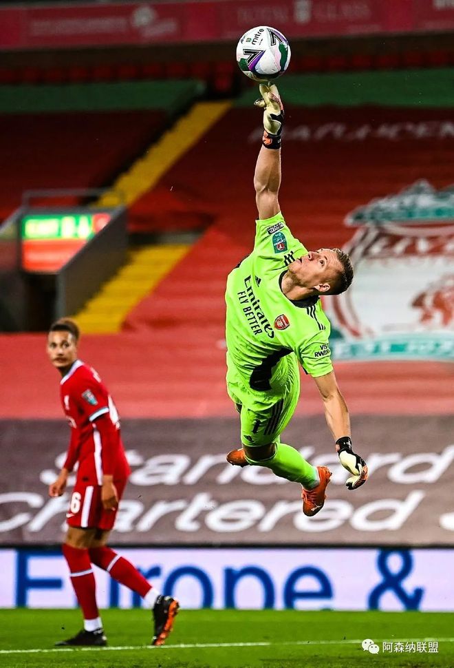 江南黑豹队对阵东海鲸鲨队,体操半决赛爆冷,门将神扑救主——定海神针仍在 江南黑豹队对阵东海鲸鲨队,体操半决赛爆冷,门将神扑救主——定海神针仍在